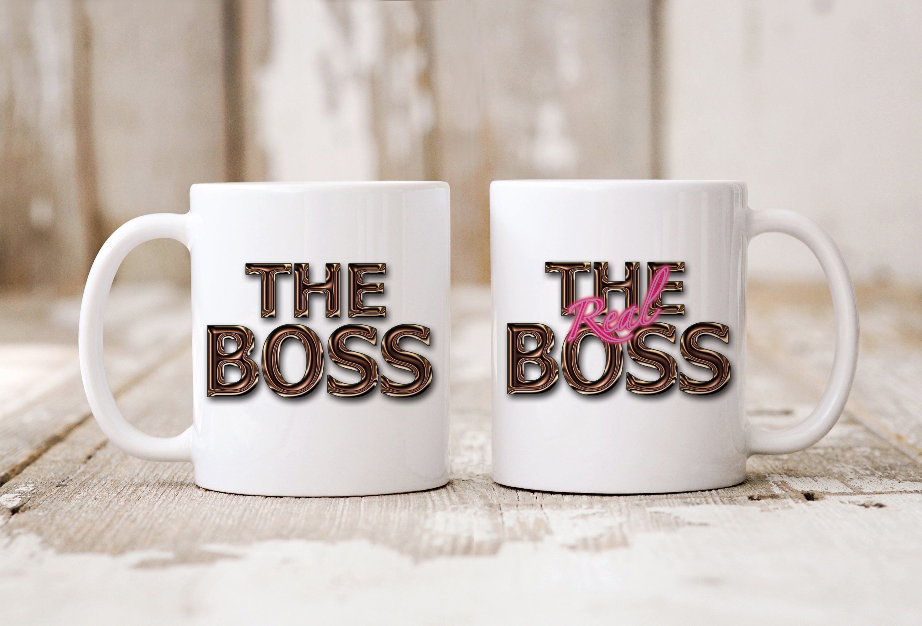 Set Tazze Caff&egrave; Coppia 'THE BOSS &amp; THE REAL BOSS' - 300ml Con Biglietto Auguri - Regalo Divertente Per Coppie