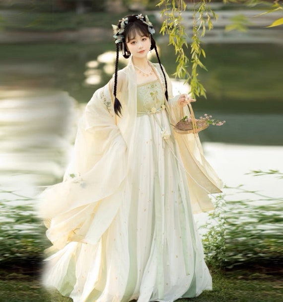 Traditional Chinese Fashion