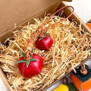 Leder Rot Tomate Taschenanhänger, 3D Obst Handtasche Charme, Geldbörse Zubehör Anhänger Schlüsselbund, Auto hängende Ornamente, Geschenk für Frau, Geburtstagsgeschenk