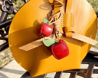 Charm de cuero 3D con forma de manzana para bolso, hecho a mano: accesorio para bolso, adorno para coche, colgante para monedero.
