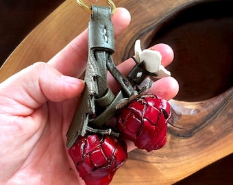 Leder 3D Erdbeere Taschenanhänger: Obst Accessoires Geldbörse Anhänger, süße Frucht Schlüsselbund, Auto hängende Verzierung, Geschenk für Frau, Geburtstagsgeschenk