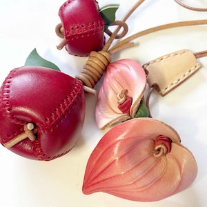 Charm de sac fleur en cuir véritable, breloque de sac à main Callalily jaune, porte-clés avec pendentif accessoires de sac à main rose, ornements suspendus pour voiture, cadeau d'anniversaire