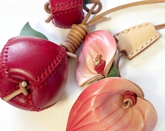 Echtes Leder Blumen Taschenanhänger, Gelber Callalily Handtaschenanhänger, rosa Geldbörse Zubehör Anhänger Schlüsselanhänger, Auto hängende Verzierungen, Geburtstagsgeschenk