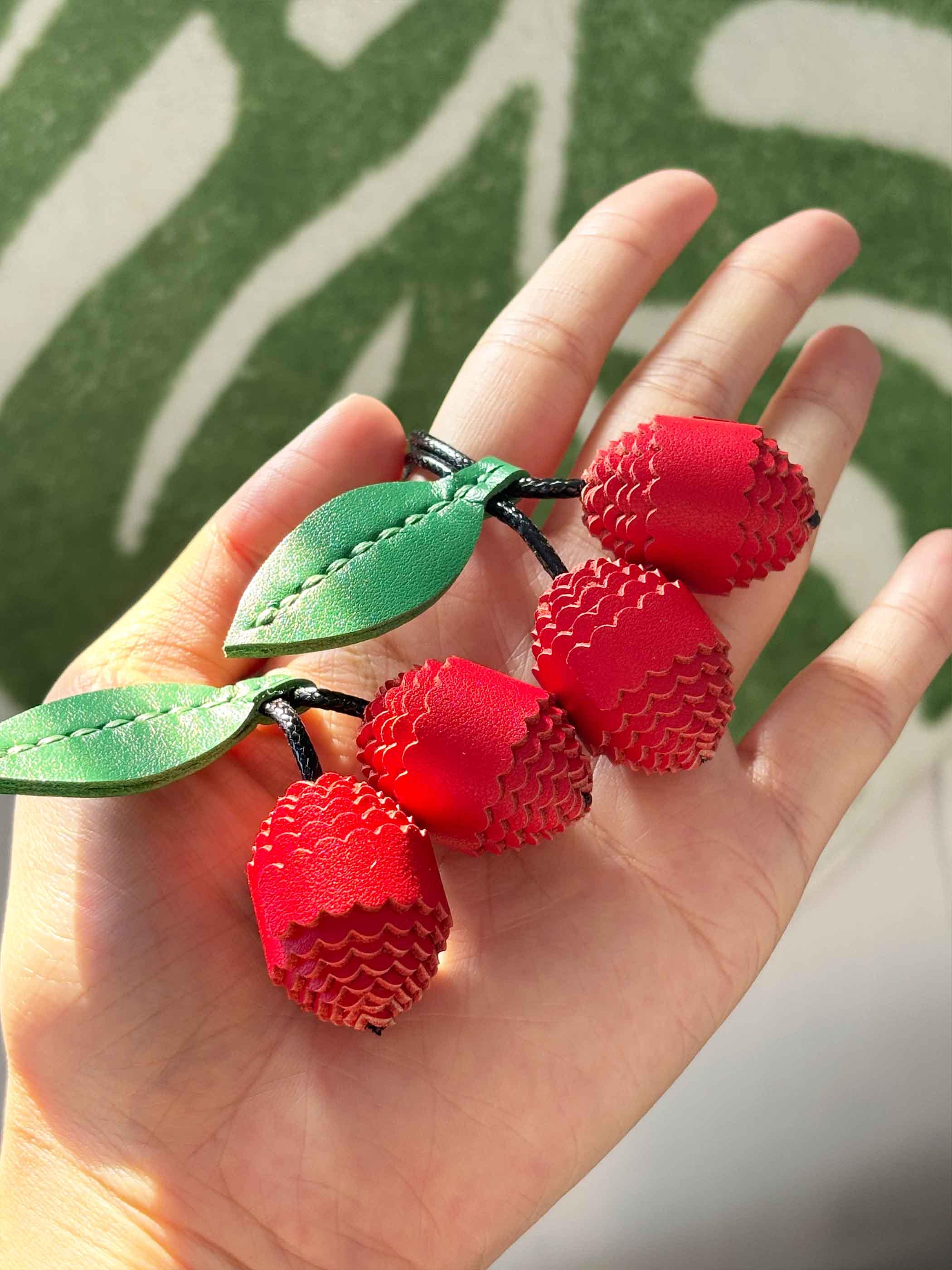 Flexita - Colgante Para Bolsa De Cereza, Llavero De Cereza, Accesorio Para Cartera, Llavero Con Colgante De Cerezas, Resina Para Mujer Con Caja, Rojo -, Normal
