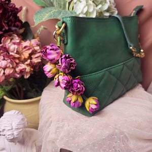 Leder Blumen Taschenanhänger, Rosa Lila Glockenblume Anhänger Schlüsselanhänger, Handtasche Geldbörse Zubehör, Hochzeit Floral, Geschenk für Sie, Geschenk für Brautjungfer