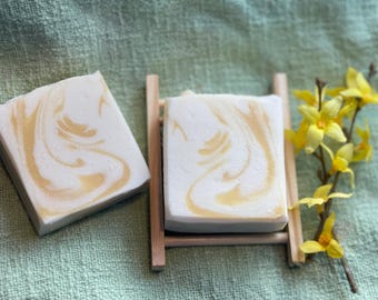 Honeysuckle Jasmine Soap Bar: Shea Butter, Tallow, and Coconut Milk