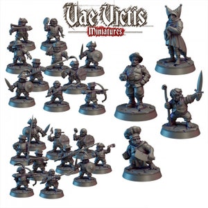 Peut inclure: Une collection de 18 figurines miniatures non peintes, représentant divers personnages en vêtements et accessoires médiévaux. Les miniatures sont en plastique gris et sont prêtes à être peintes.