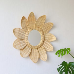 Daisy Rattan Mirror, Flower Boho Home Decor, Wall Natural Art