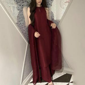 "Mayoon Pakistani suit for women featuring a premium silk kurti set with organza dupatta and pant set, available in 4XL size shalwar kameez."