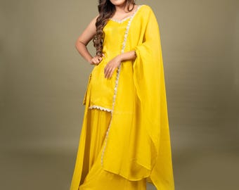 Gul sidenshararakostym med Dupatta: Indisk bröllops-Haldi-gästoutfit