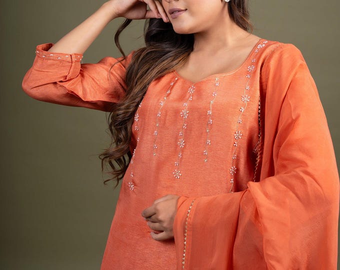 パキスタンのウェディングドレス：ブロンズ刺繍ネットサルワール