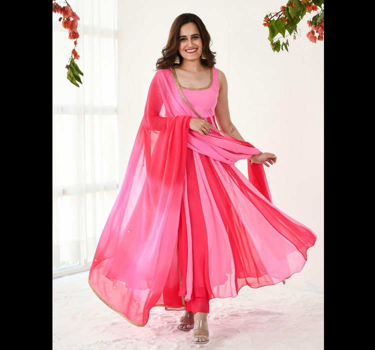 Georgette Anarkalianzug für Frauen mit Dupatta, pakistanischer Salwar Kameez mit tiefem Hals, Pinker Anarkalianzug