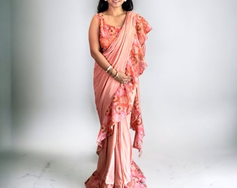 Prachtige Peach Ruffle Saree: gemakkelijk te dragen festival-sari voor dames, snelle Saree van één minuut, tijdloze elegantie en verfijning