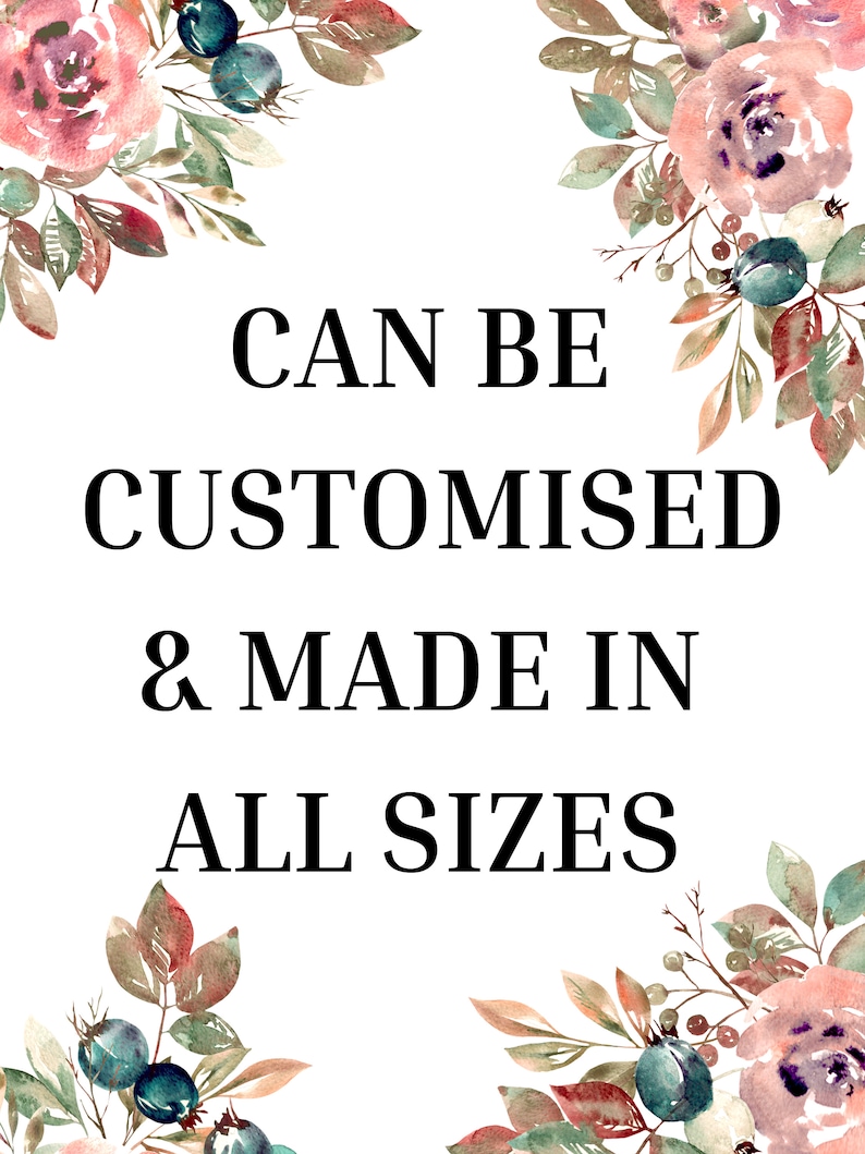 Pu&ograve; includere: Uno sfondo bianco con bordi floreali e il testo "CAN BE CUSTOMISED & MADE IN ALL SIZES".
