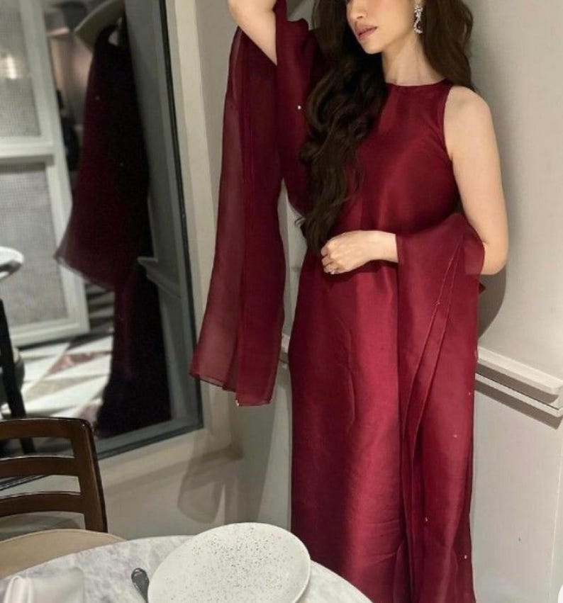 "Mayoon Pakistani suit for women featuring a premium silk kurti set with organza dupatta and pant set, available in 4XL size shalwar kameez."