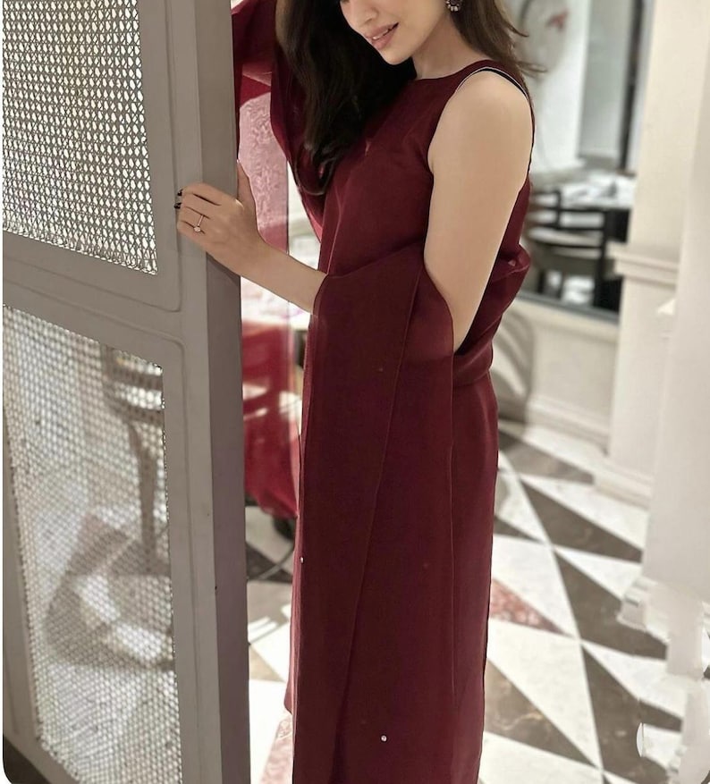 "Mayoon Pakistani suit for women featuring a premium silk kurti set with organza dupatta and pant set, available in 4XL size shalwar kameez."