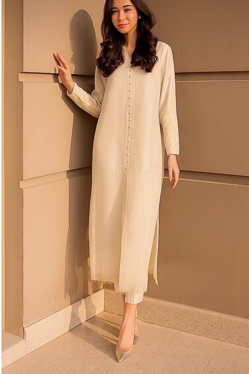 Grüne Seide Salwar Kameez Fertig: Collared Kurti Pant Set off white