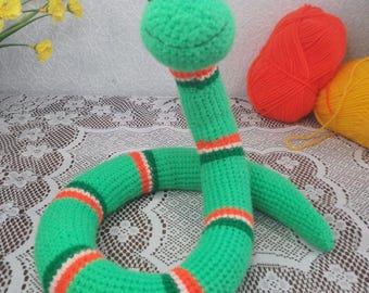 Crochet serpent jouet Serpent amigurumi Nouvel an décor à la maison Serpent tricoté à la main Crochet trucs animal Serpent merveilleux cadeau
