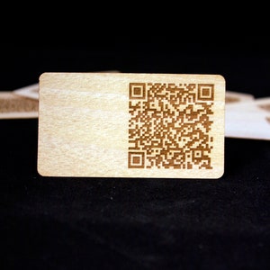 50 stuks QR-code kaarten gegraveerd beukenfineer, 0,56 mm dik, aangepaste kaarten, plaatskaarten bruiloft, wenskaarten, gepersonaliseerde visitekaartjes