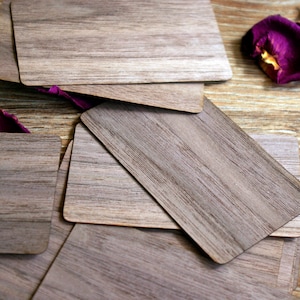 50 stuks WALNOOTfineer visitekaartjes, dik 0,52 mm dik, kaarten van natuurlijk hout, milieuvriendelijke houten kaarten, plaatskaarten voor bruiloften, doe-het-zelfvisitekaartjes