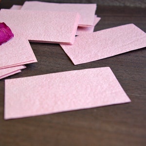 40 szt. kartek na ślub, kartek z papieru ręcznie robionego, oryginalnych kartek okolicznościowych, papierowych etykiet na prezenty, wizytówek DIY, papieru o teksturze z recyklingu