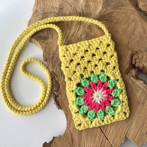 Mini borsa per telefono, custodia per telefono, borsa ecologica estiva luminosa, borsa gialla in cotone all'uncinetto, stile boho alla moda, stile hippie boho, motivo fiori della nonna