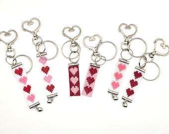 Llaveros, colgantes y dijes con cuentas en telar - Patrones de corazones de San Valentín {Cuentas Miyuki Delica}