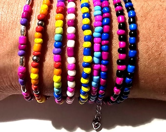 Pulseras ajustables de cuentas de semillas