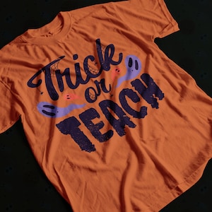 Trick or Teach Halloween Teacher&#39;s T-Shirt
