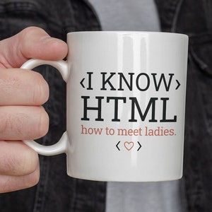 Peut inclure: Mug à café blanc avec du texte noir qui dit "<I KNOW> HTML how to meet ladies. <♡>"