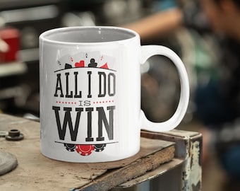 Taza de póquer "Todo lo que hago es ganar" / Regalo para jugador de póquer