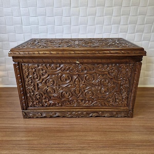 BİG size Handcarved wooden chest,wooden hope chest,handmade storage trunk,handmade walnut box Active