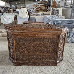 BİG size  octagon special design   Handcarved wooden chest,wooden hope chest,handmade storage trunk,handmade walnut box Active