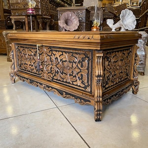 BİG size Walnut Carved Chest ,Coffee Table,carved wooden chest,wooden hope chest,handmade storage trunk,handmade walnut box Active