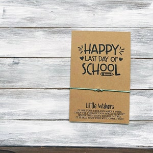 Feliz último día de escuela - Pulsera de deseos - Regalo del estudiante - Fin del año escolar - Regalo de apreciación del maestro - Regalo de la clase - Tarjeta del maestro