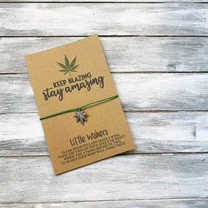 Keep Blazing Stay Amazing - 420 - Braccialetto dell'amicizia per adulti - Braccialetto dei desideri alla cannabis - Marijuana - 420 Stoner Gift - Regali per adulti - Pot Leaf