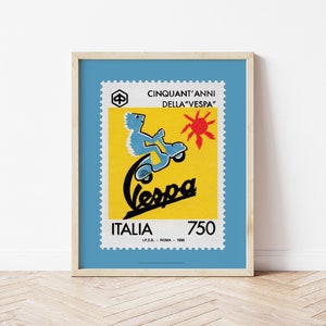 Blaues Vespa Piaggio Poster, Italienischer Motorroller Druck, Retro Mod Subkultur Wandkunst, Vintage Gelb Italien Briefmarken, Mods Erinnerungsstücke