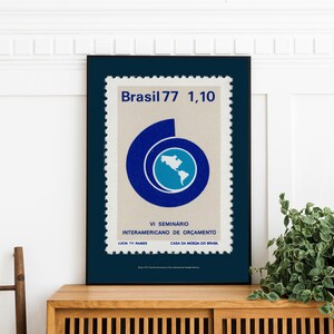 Spiral Weltkarte Poster im Mid-Century Style, Vintage brasilianische Briefmarke Kunstdruck, minimalistischer Helix Globe, zeitgenössische Philatelie