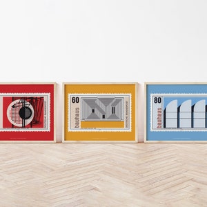 3er Set Bauhaus Kunst Poster, Moholy-Nagy, Albers, Gropius, Bauhaus Ausstellungsdruck, Deutsche Briefmarken, Mid Century Modern Fine Art