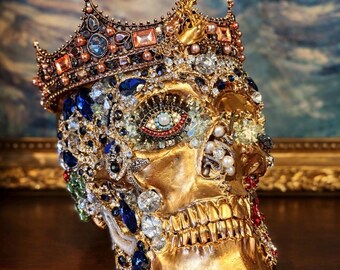 Bejeweled Gothic Skull Reliquary: Handcrafted Macabre Art  display picture 3