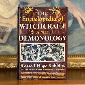 洋書 Encyclopedia of Witchcraft & Demonology The encyclopedia of witchcraft and demonology: Rossell Hope