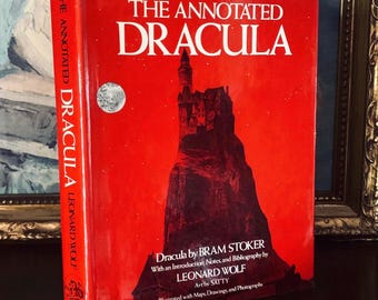 Drácula – Bram Stoker (1975) – Anotado por Leonard Wolf – Ilustrado por Satty – Primera edición vintage, libro de tapa dura