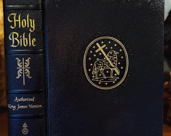 Holy Bible 写真集。Mack Holy Bible (First printing) – MACK