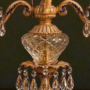 Vintage Cherub Candelabra Table Lamp with Trident – Crystal Prism Lamp, Ivory Finish, Victorian Style Bild 9