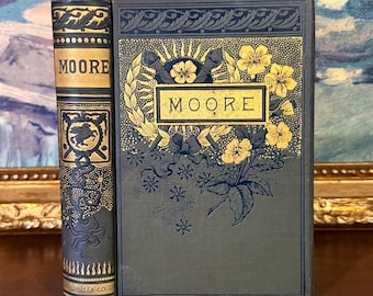 Antico libro illustrato vittoriano in tela con bordi dorati, "Opere poetiche di Thomas Moore" del 1890.
