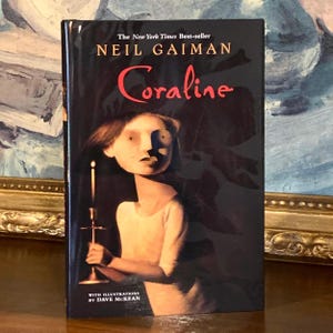 CORALINE - Neil Gaiman (2002) Erste Ausgabe - Illustriertes Vintage Hardcover Buch