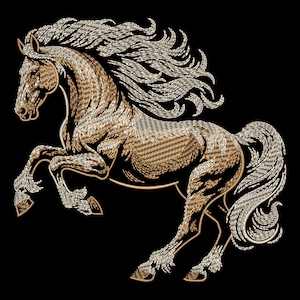 Puede incluir: Una ilustración estilizada de un caballo blanco con una melena y cola flotantes, realizada en bordado de hilo dorado y blanco. El caballo está representado en una pose erguida, con la cabeza girada hacia un lado.