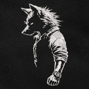 Könnte beinhalten: Gesticktes Design einer wolfsähnlichen Kreatur mit menschlichem Arm, in weißem Faden auf schwarzem Hintergrund. Die Kreatur hat einen ernsten Ausdruck und trägt eine Uhr. Das Design ist detailliert und strukturiert.