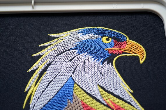 愛国的な鷲の頭の刺繍デザイン - スケッチステッチのアメリカの鳥 