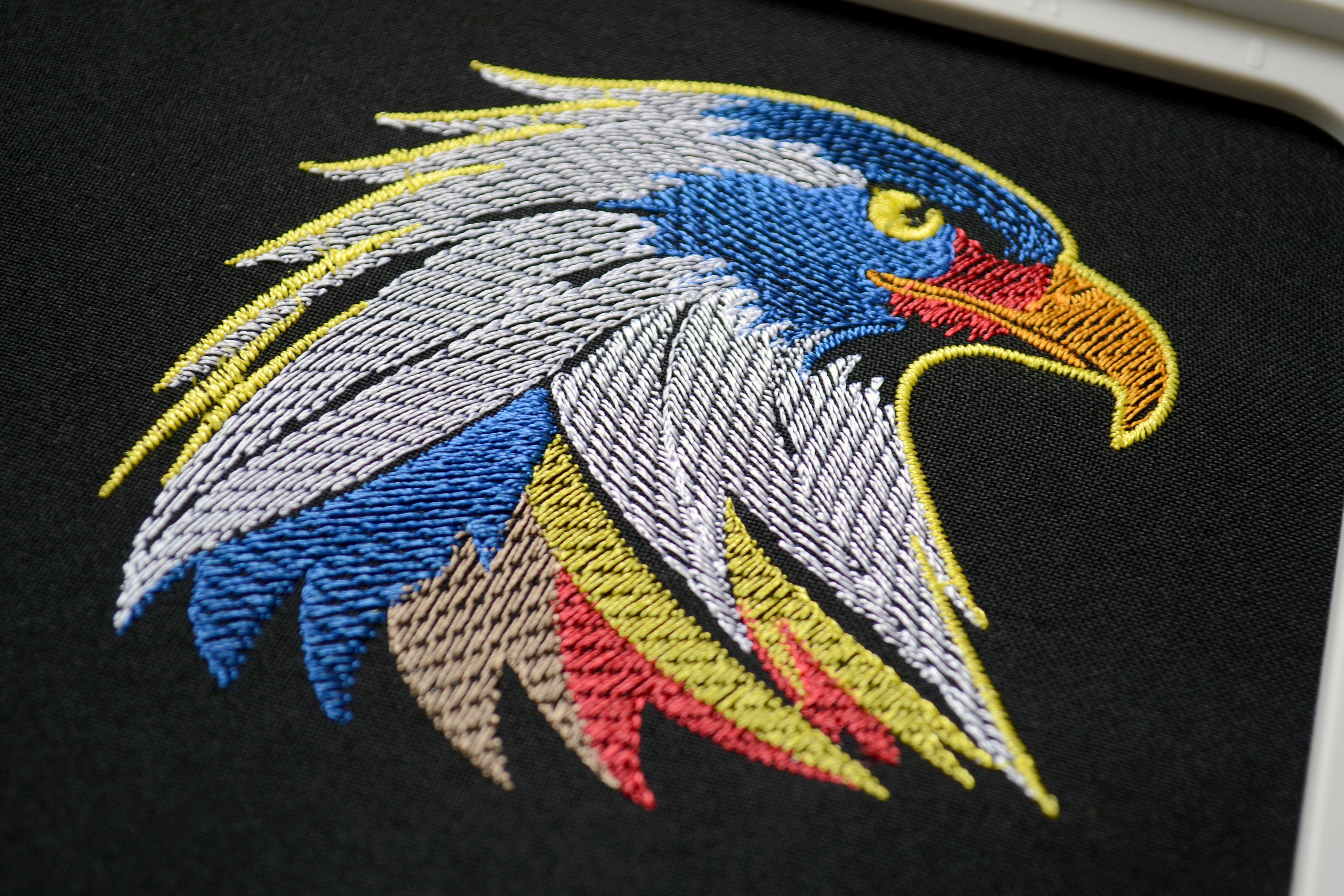 愛国的な鷲の頭の刺繍デザイン - スケッチステッチのアメリカの鳥 